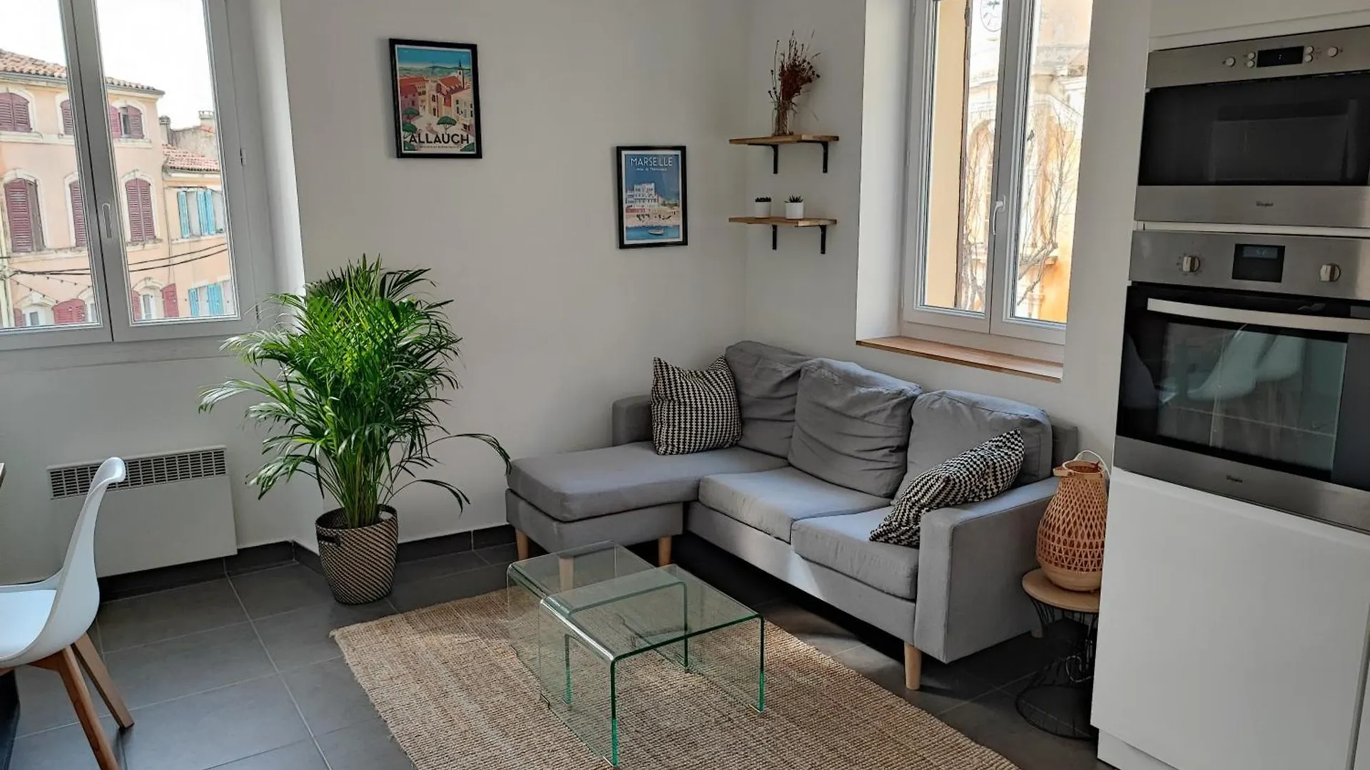 Joli Appartement Dans Un Village Provencal A 5 Mn De Marseille Allauch 0*,  France